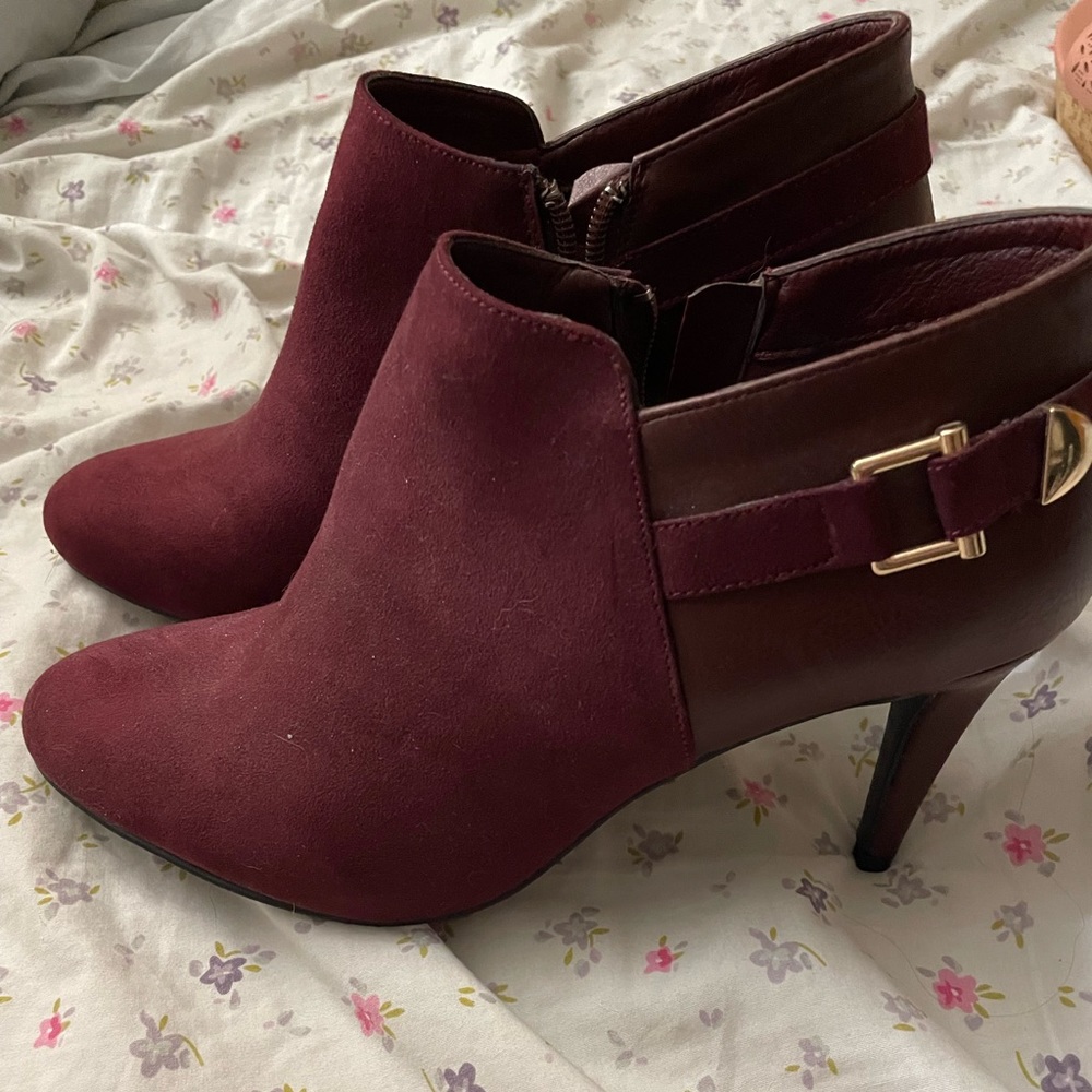Ellen Tracy heels